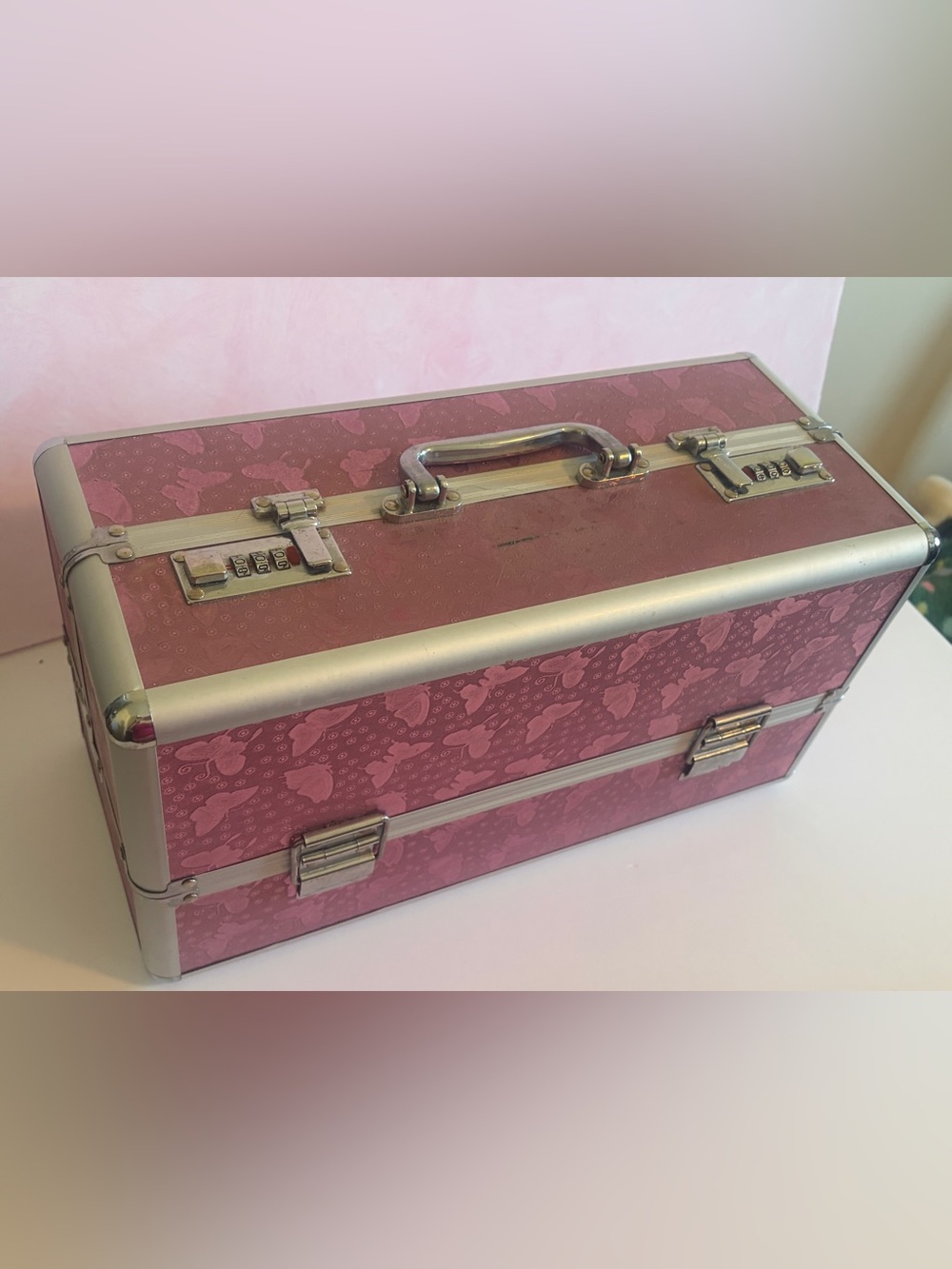 Large pink sparkly butterfly makeup case / storage caboodle